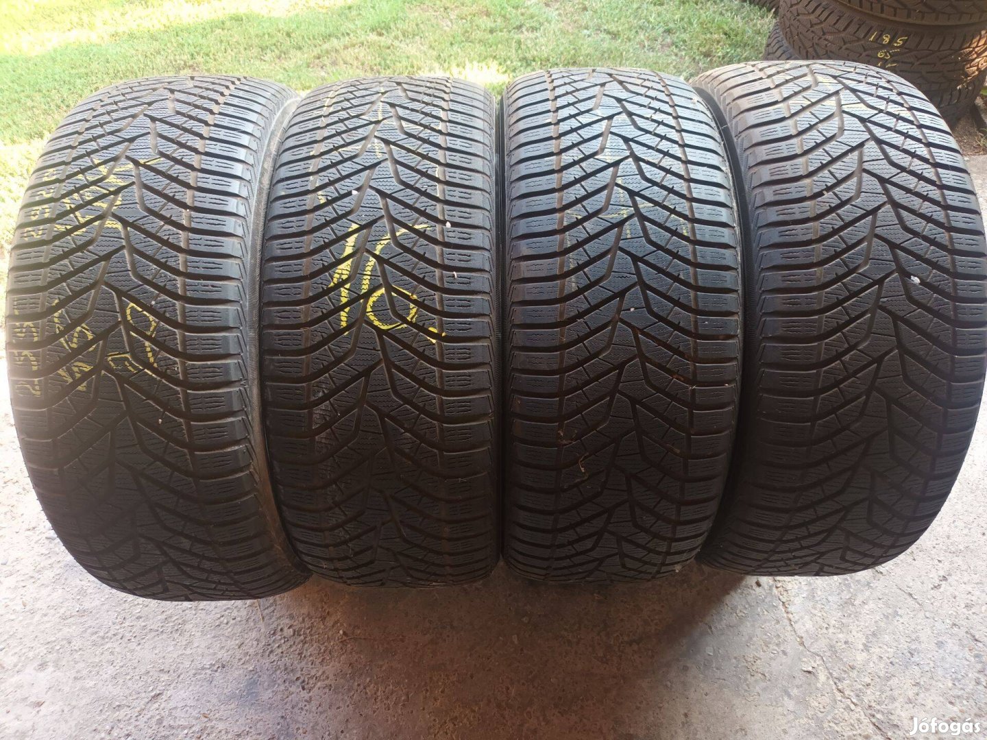 255/45r20 Yokohama használt téligumi 4db szép