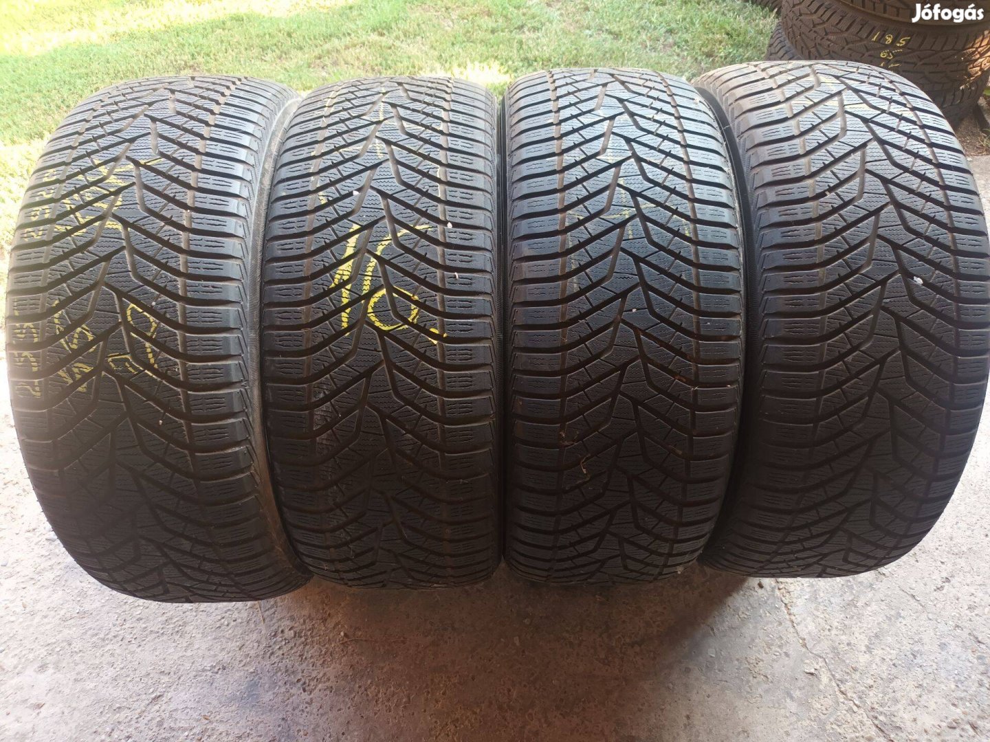 255/45r20 Yokohama használt téligumi 4db szép