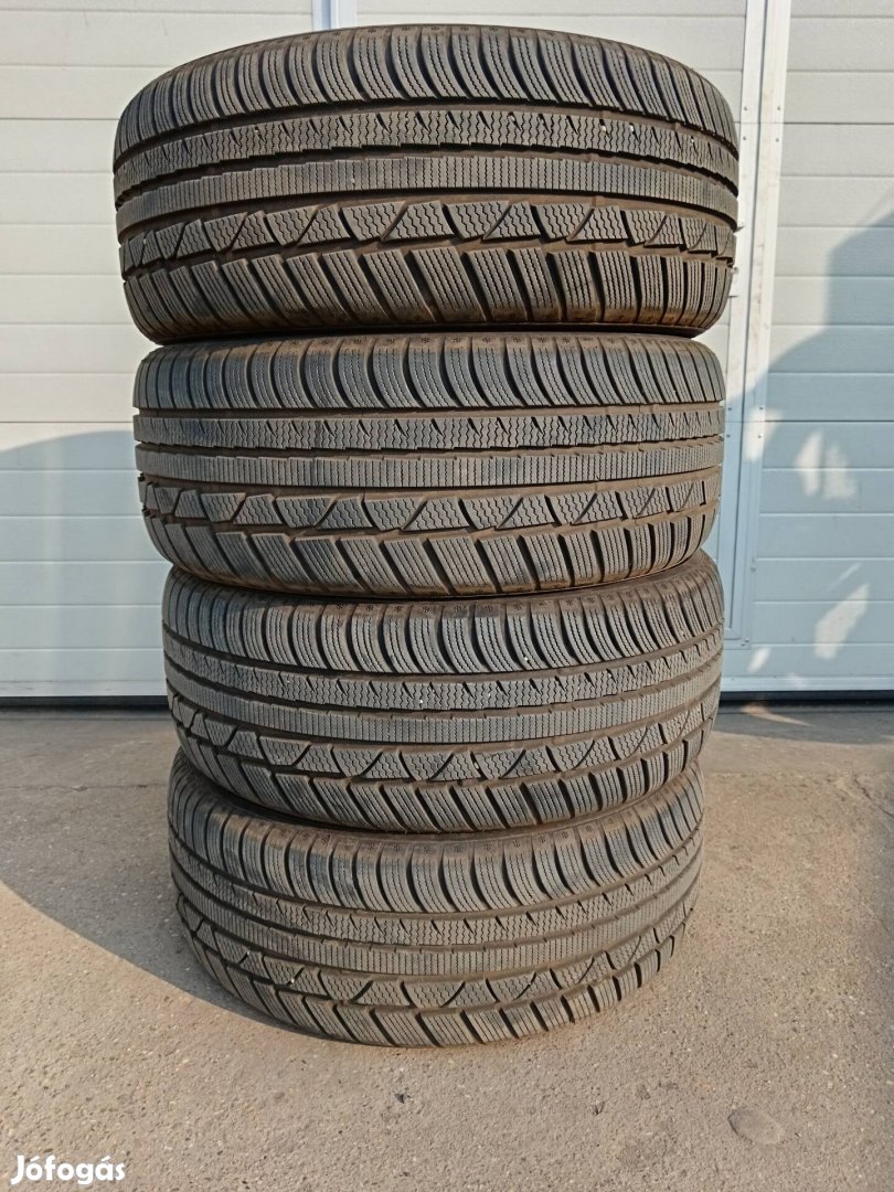 255/50R19 Leao Winter 