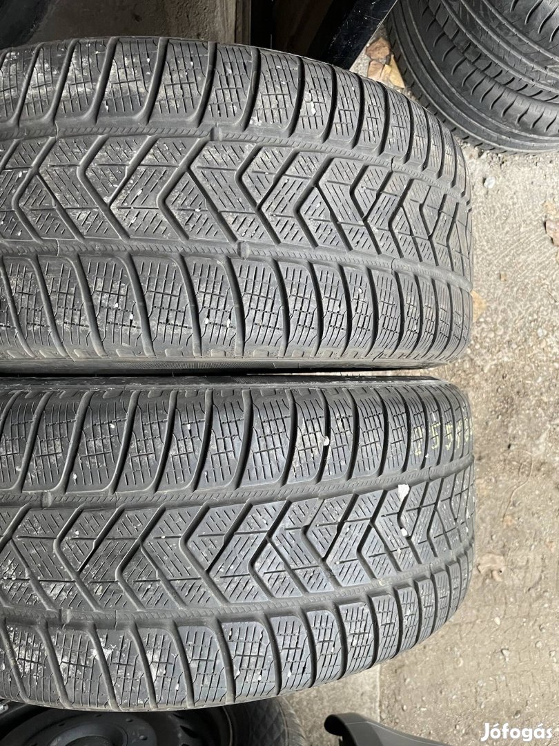 255/50R19 pirelli téligumik