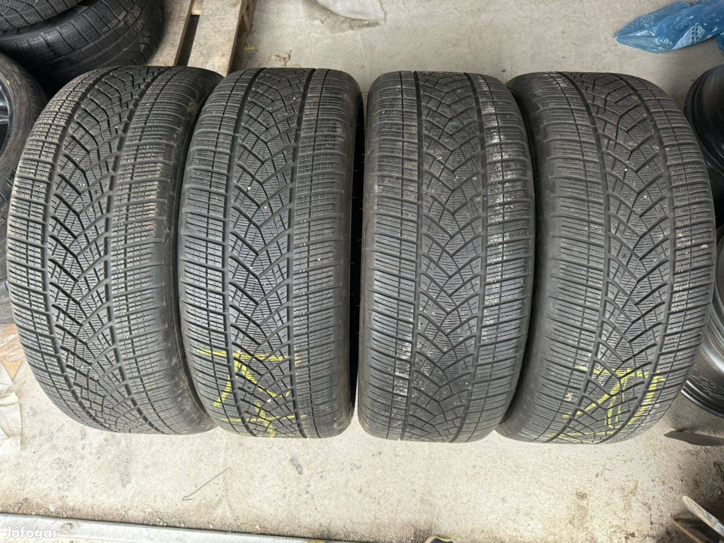 255/50 R21 Goodyear téli gumi garnitúra 4db Bmw ix i20