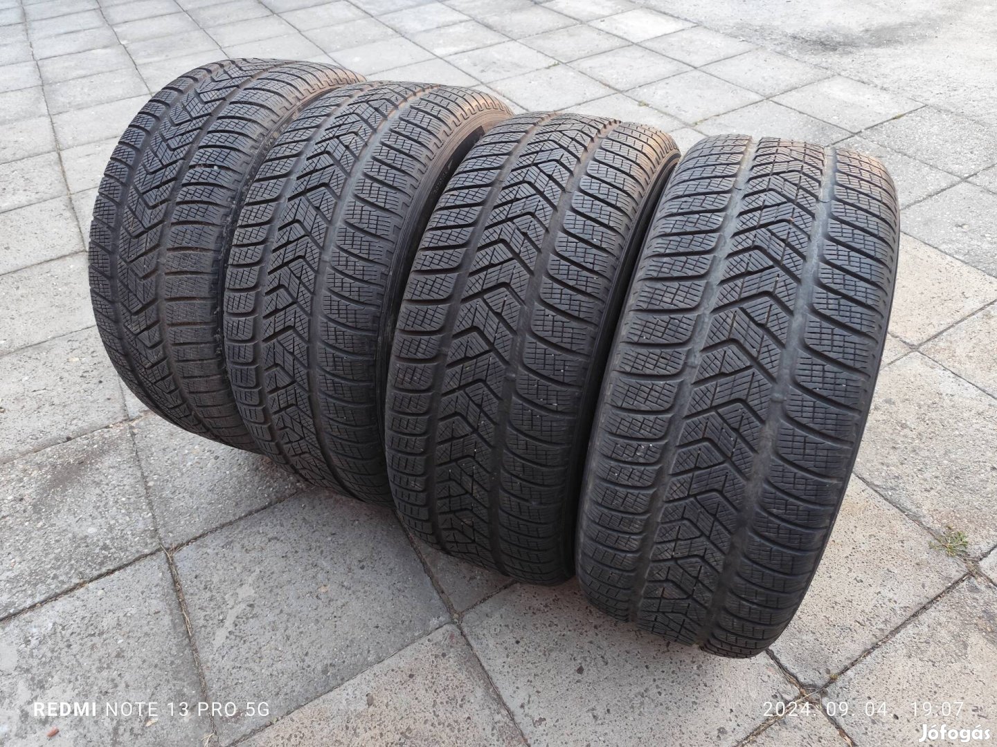 255/55R18 Pirelli téligumi 