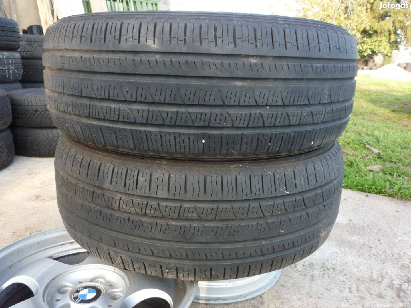 255/55R20 Pirelli négyévszakos gumi 2db jó állapotban olcsón eladó!