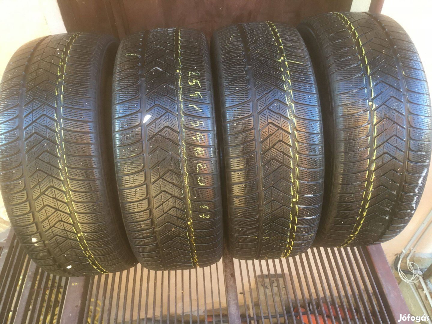 255/55R20" használt Pirelli téli gumi