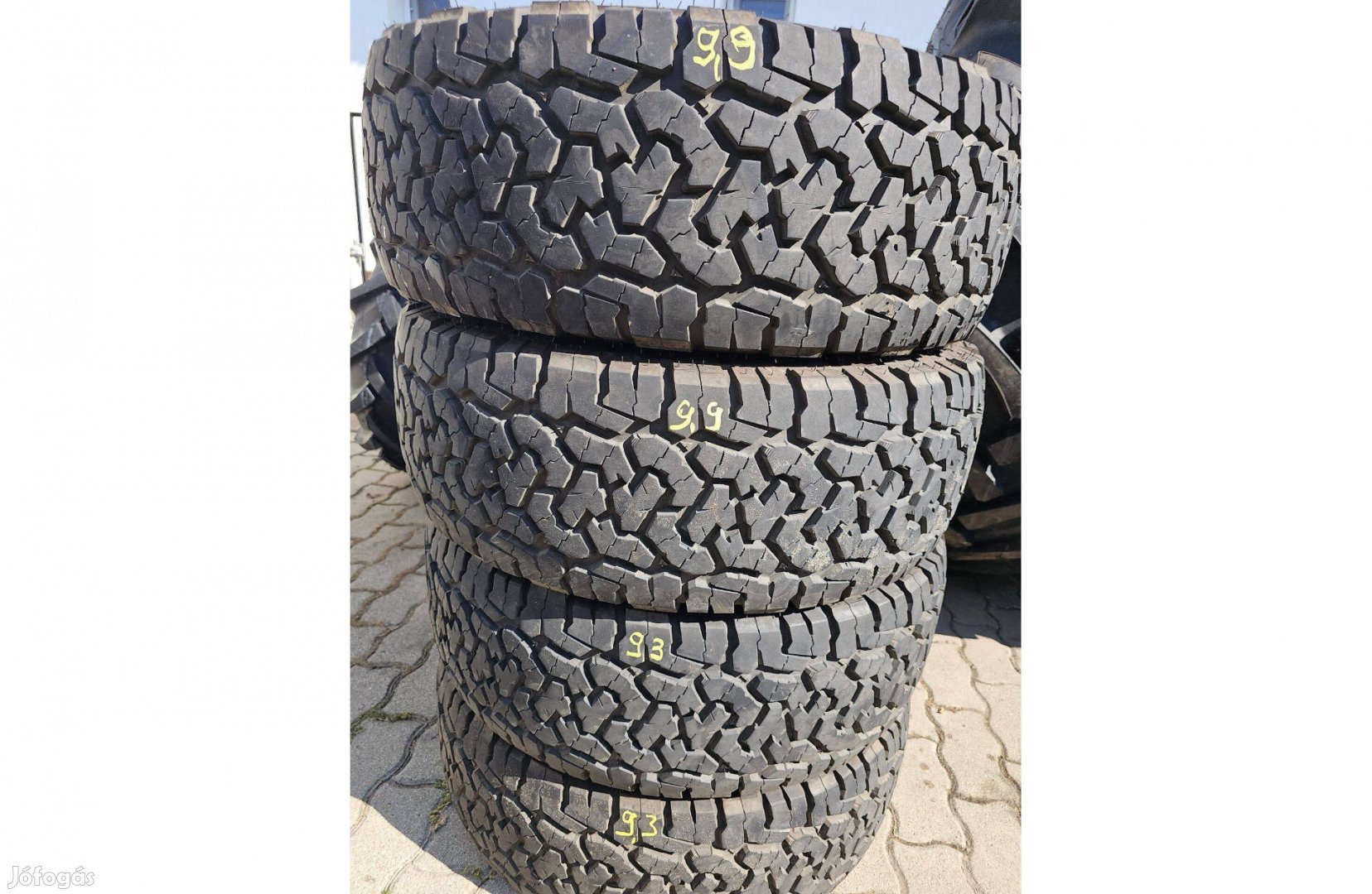 255/65R17 Comforser A/T Újszerű használt gumi 2023 Akció!!!