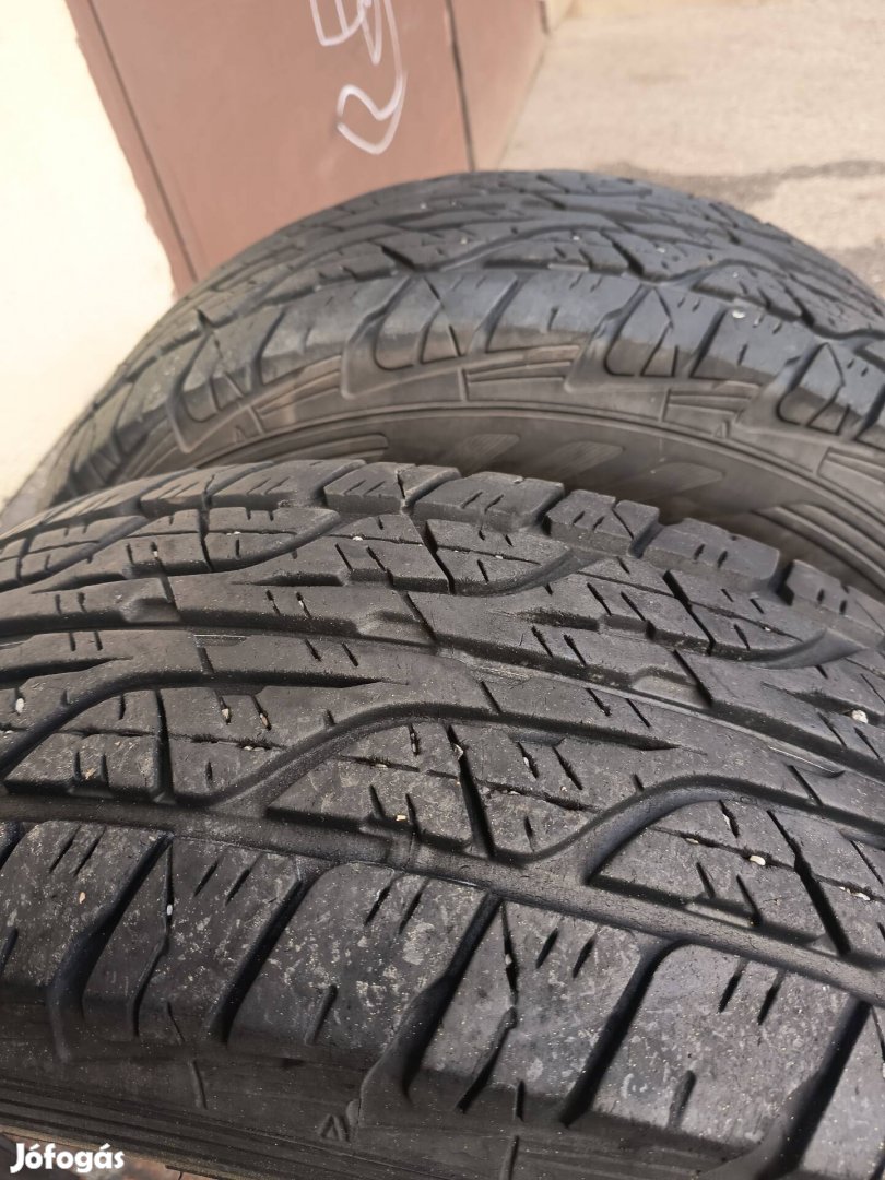 255/70 R16 terepjáró gumi.
