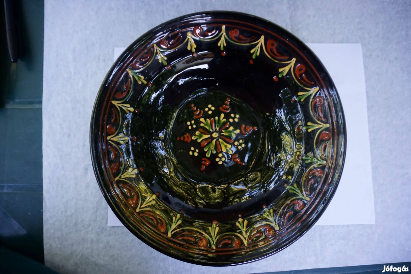 25 cm.-es sötétbarna vásárhelyi gránit kerámia fali