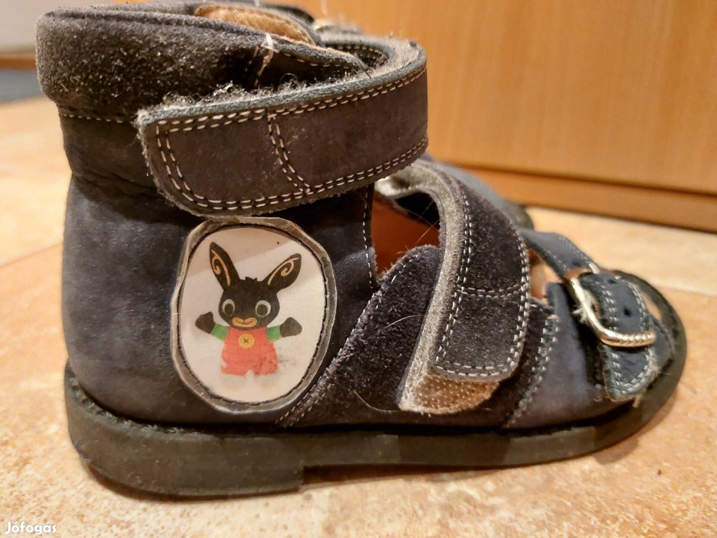 25-ös Bing-es Salus szupinált szandál eladó: