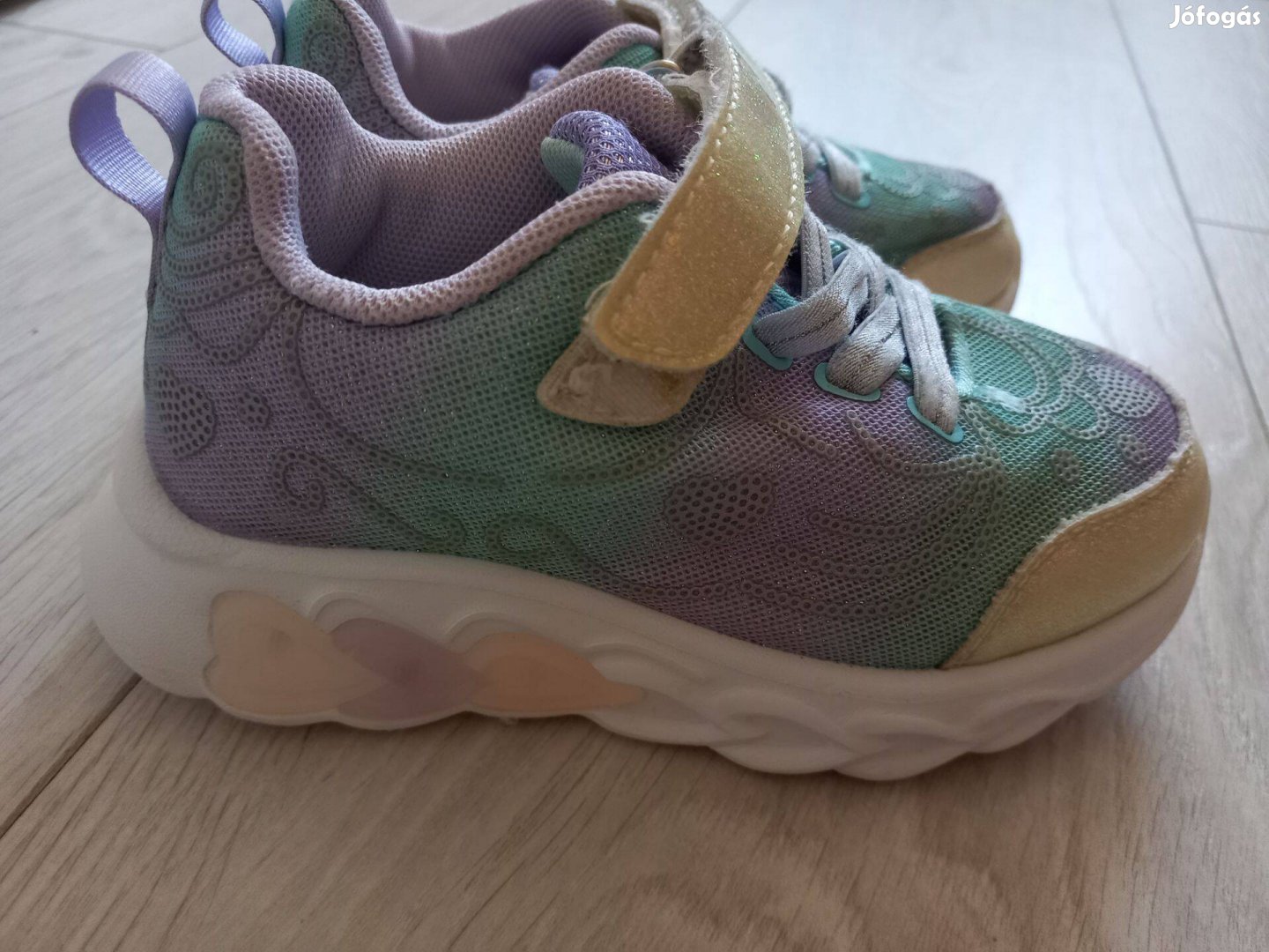 25-ös méretű világítós Frozen cipő