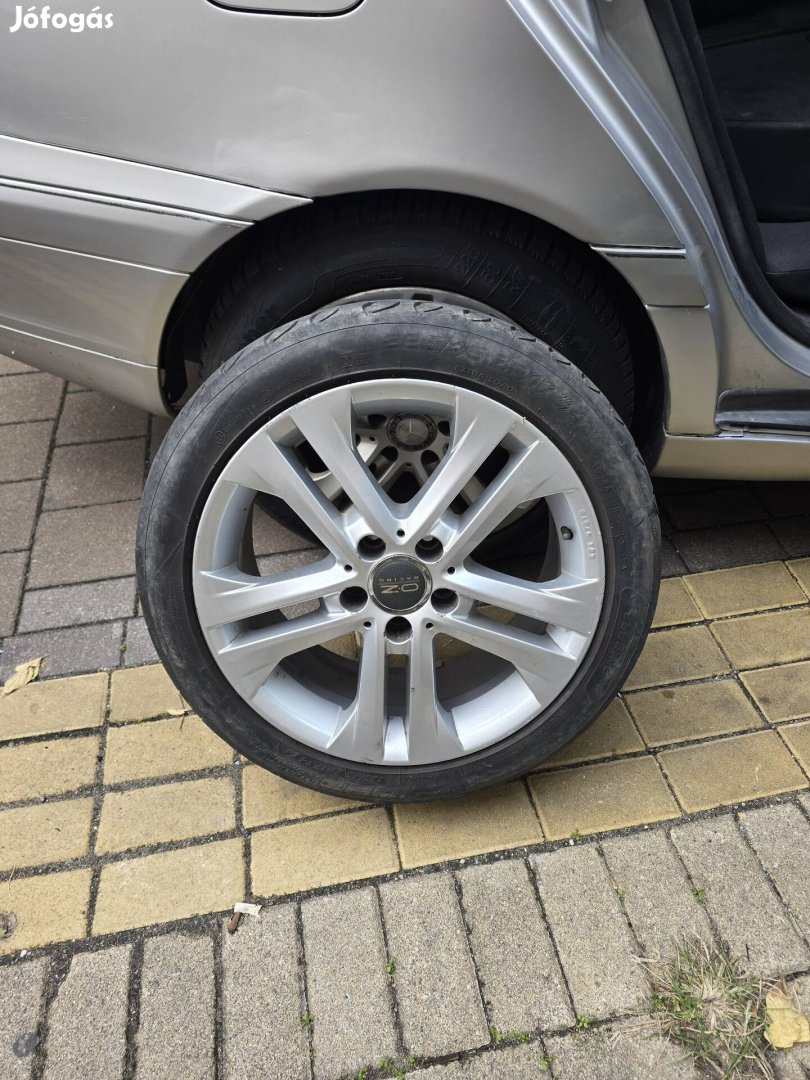 25ezer a 3 merci felni jó gumikkal