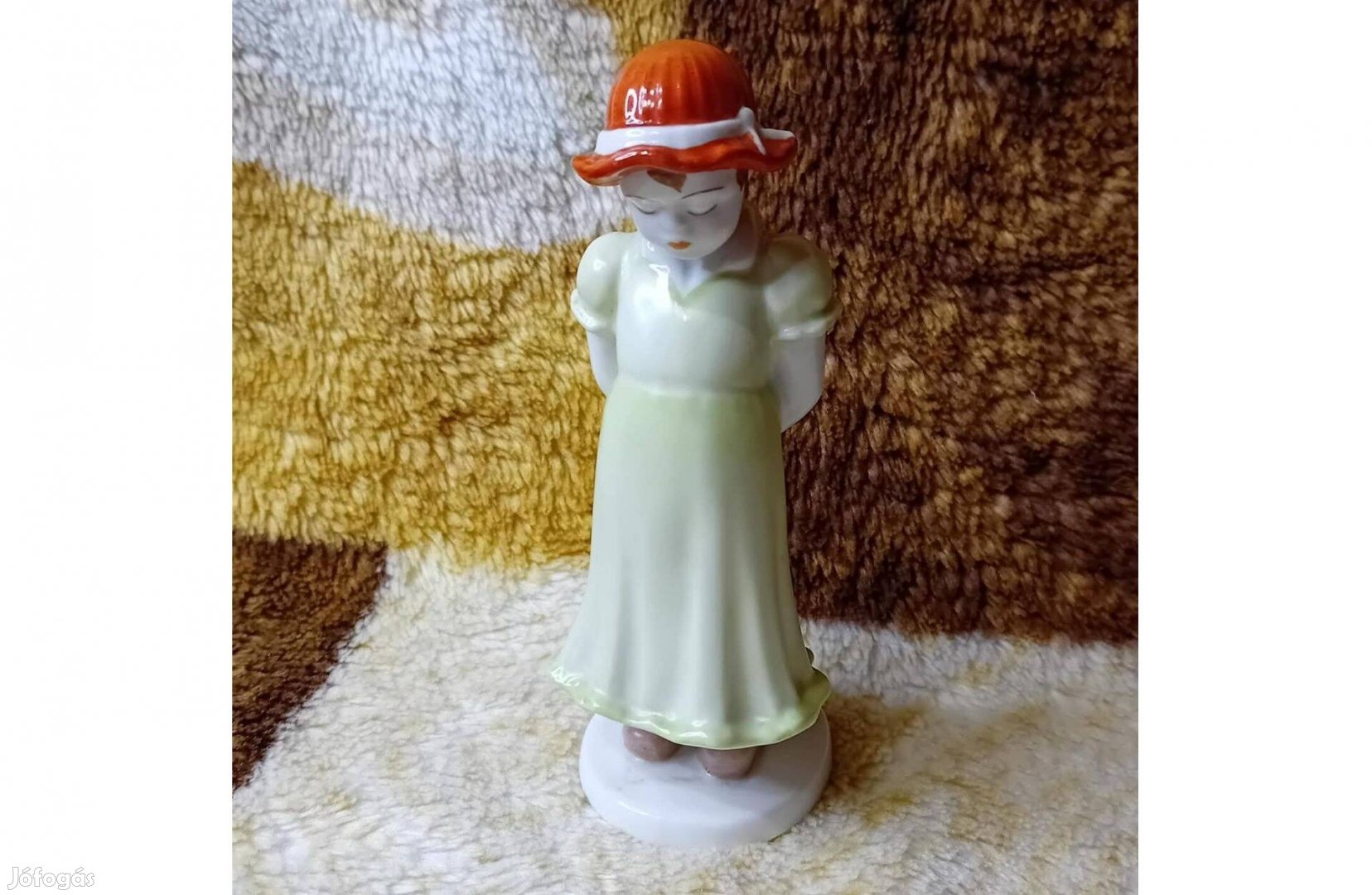 260169 Aquincum porcelán szomorkodó kislány figura