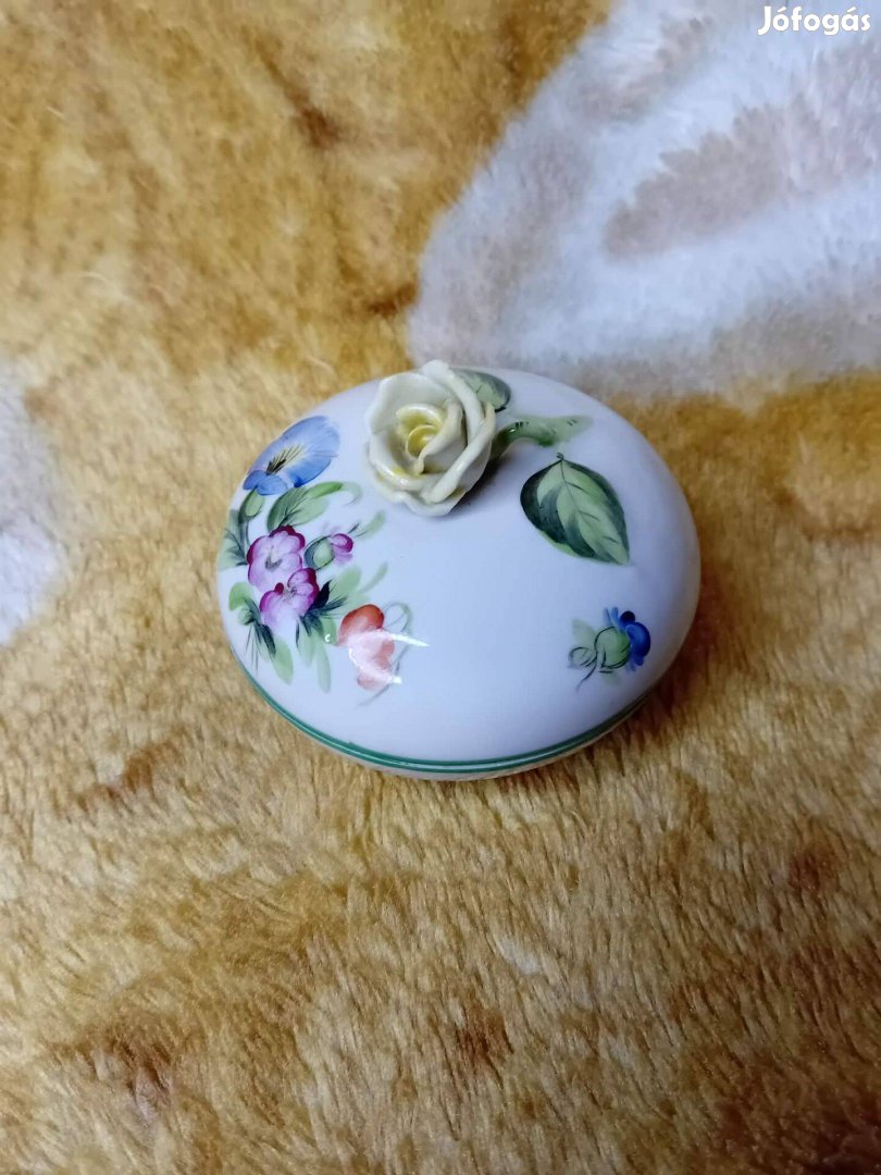 26027 Herendi Tertia porcelán sárga rózsás bonbonier
