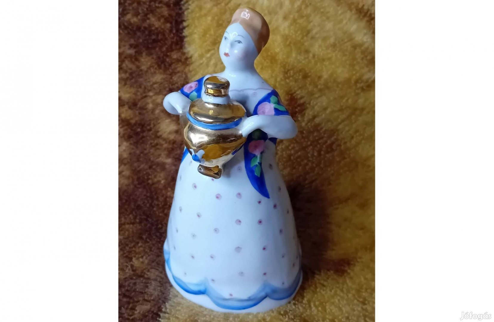 260412 Dulevo szovjet porcelán szamovárt tartó nő