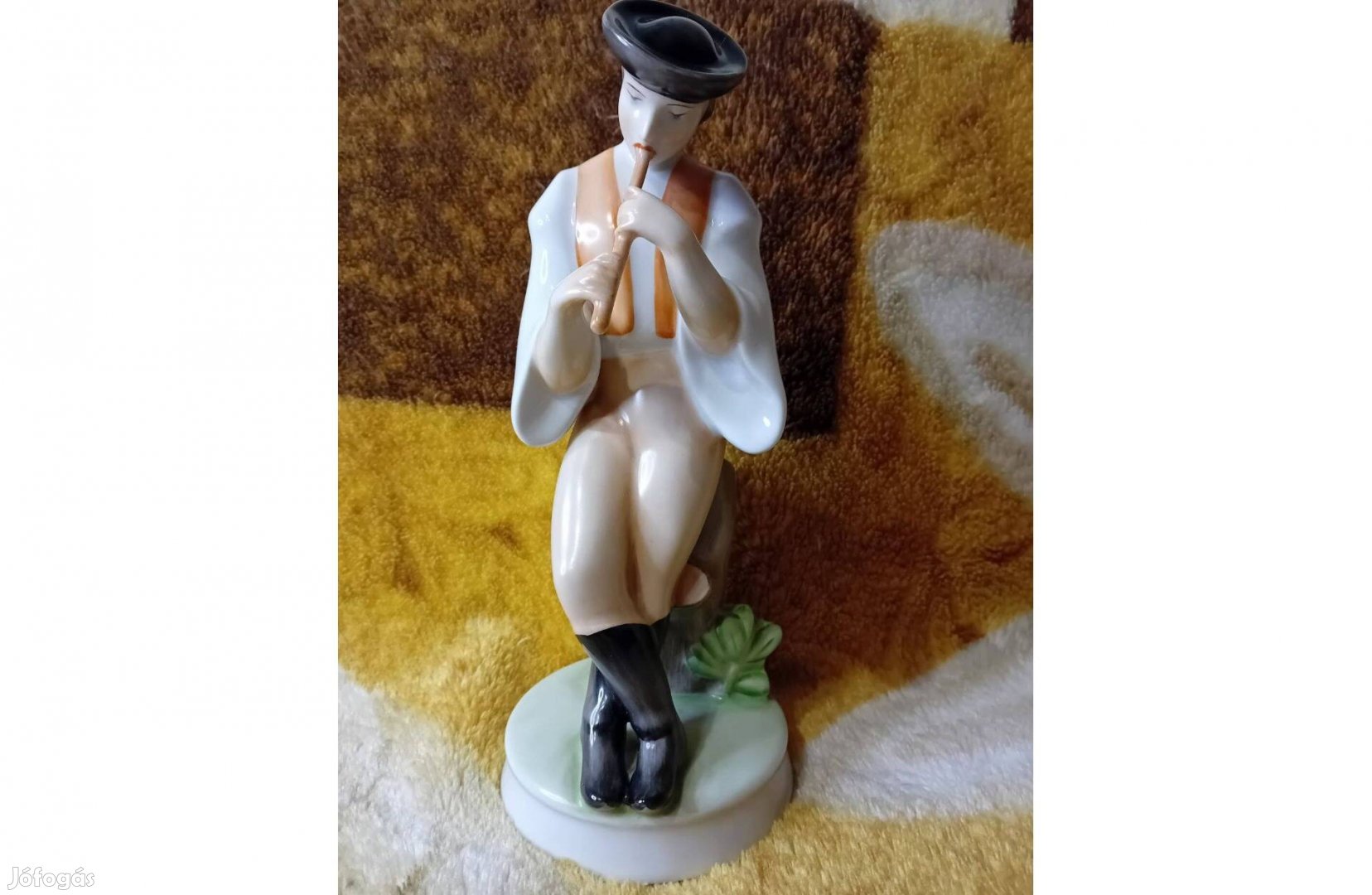 26041 Zsolnay porcelán furulyázó juhász