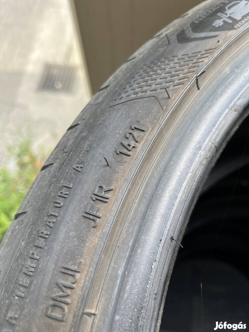 265/35R21 305/30R21