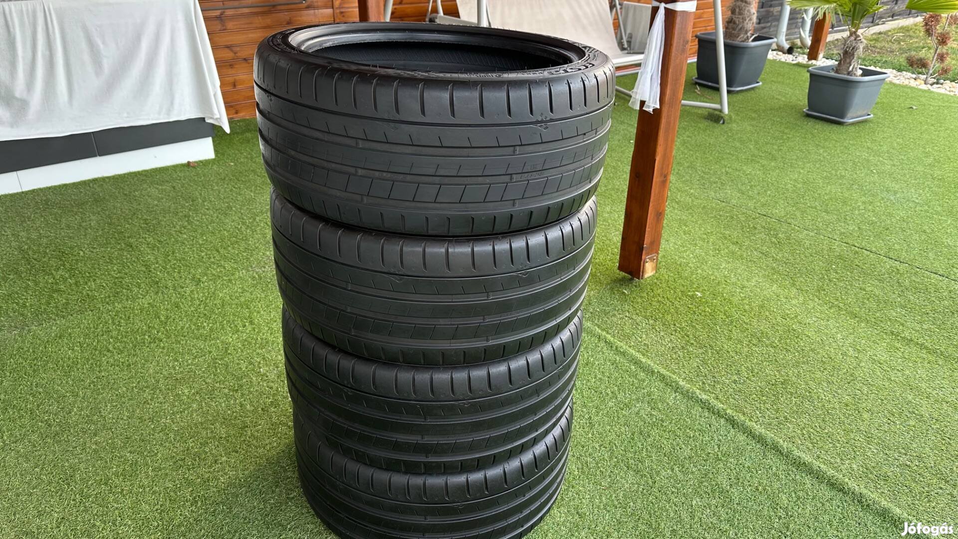 265/35 R20 Kumho Ecsta újszerű nyári gumi szett eladó!