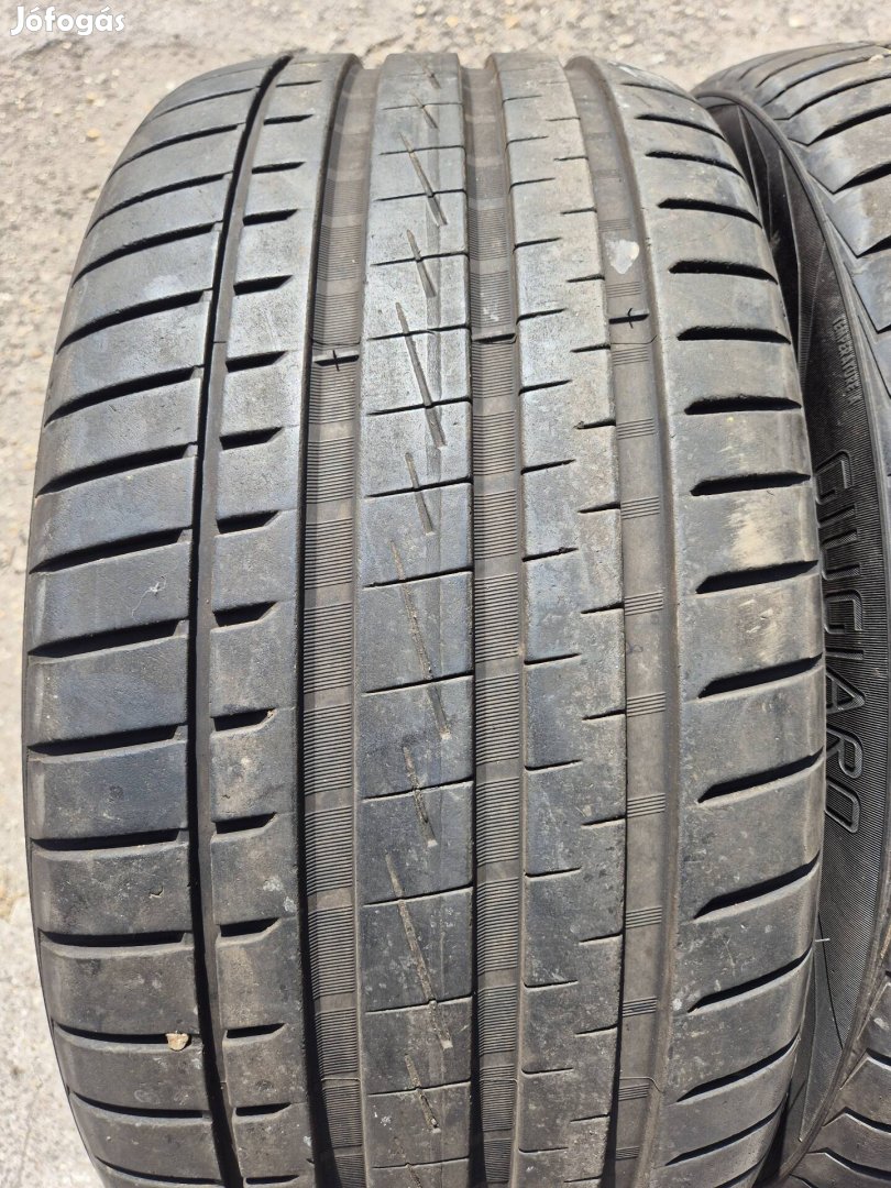 265/40R20 Vredestein
