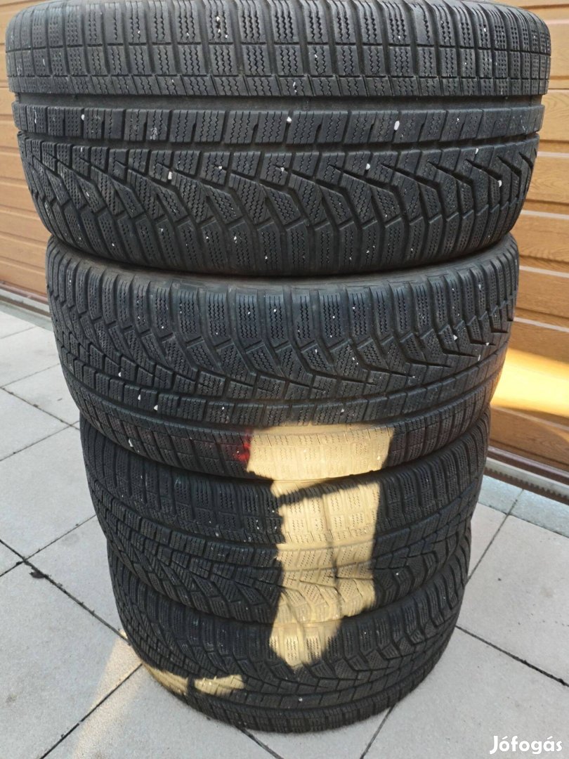 265 40 21 , 295 35 21 continental 2 széles téli gumi garnitura