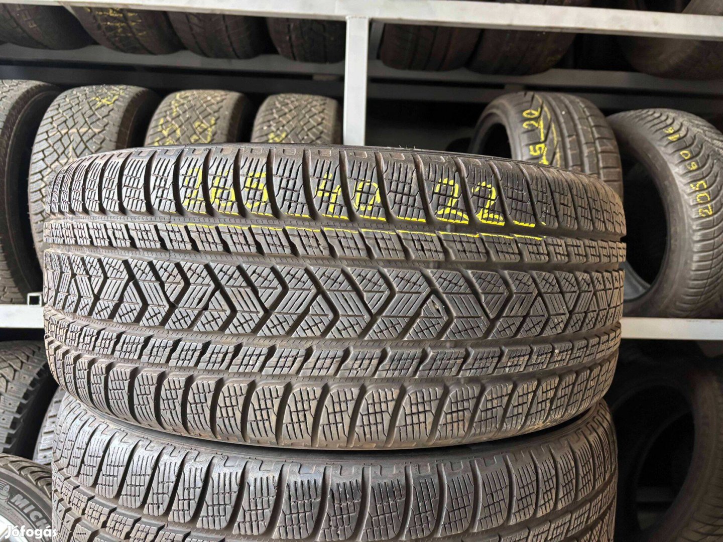 265/40 r22 Pirelli téligumi 7mm 2db eladó 265/40r22