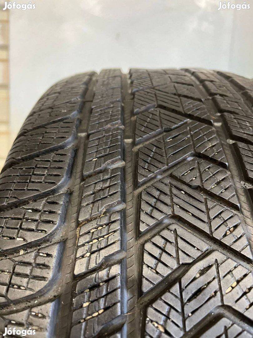 265/50 R19 110V, 7mm, 2017: Pirelli Scorpion Winter