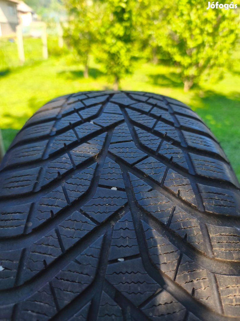 265/60 R18 Yokohama téligumi