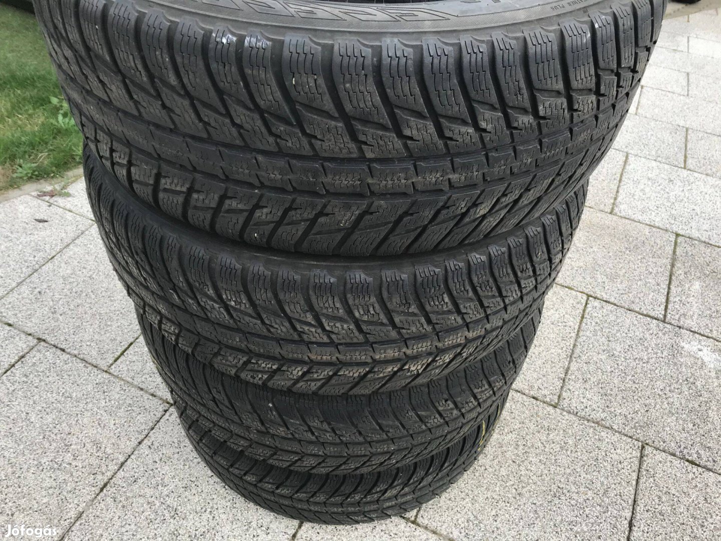 265/65 R17 Nokian 5.000 Ft/darab