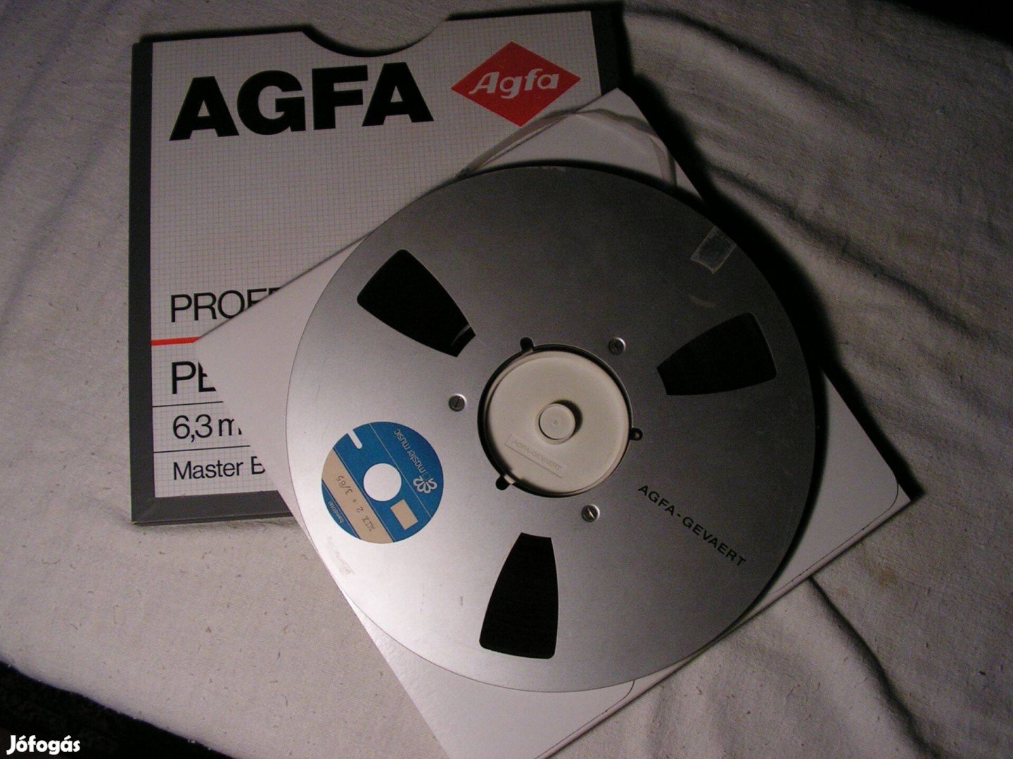 26,5 cm-es neves fém magnó-orsók szalaggal