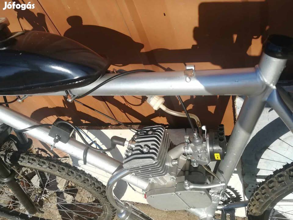 26 80cm3 Kétütemű motoros kerékpár eladó vagy cserét