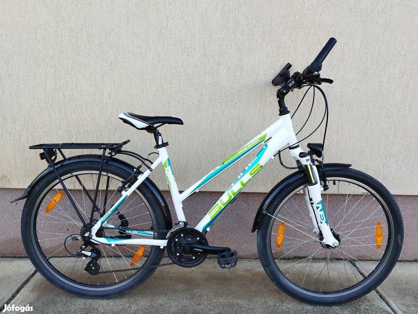 26" Bulls Pulsar agydinamós, alu vázas, női trekking kerékpár.