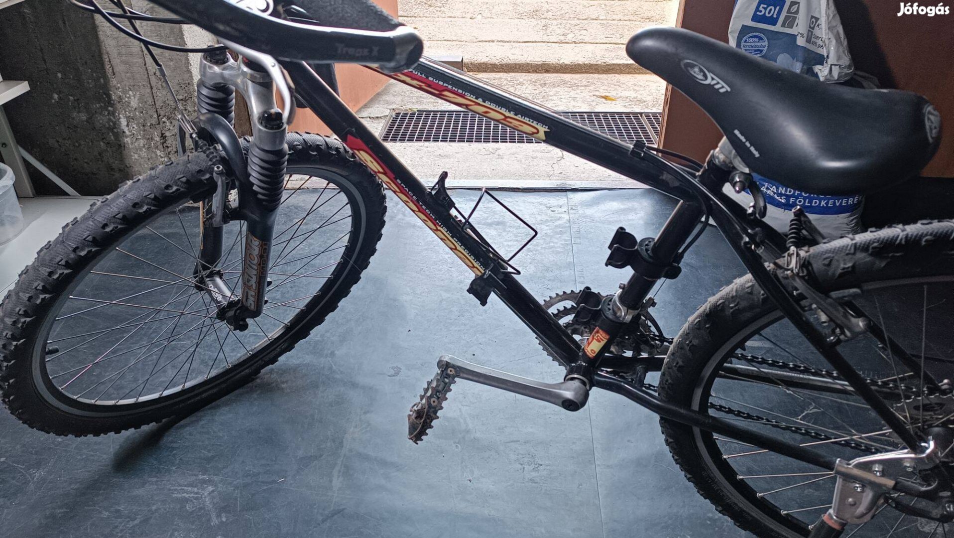 26" Férfi Mountain Bike első teleszkópos