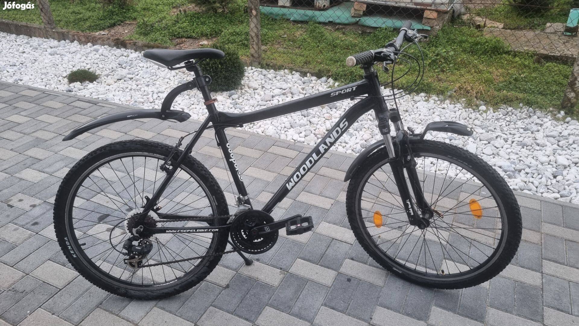 26-os férfi moutain bike