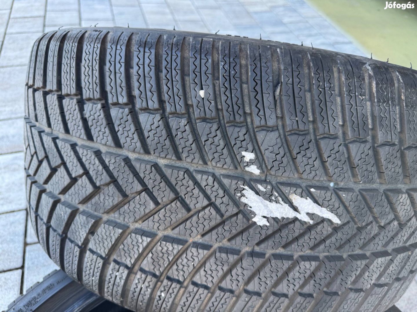 275/30 R20 Téligumi