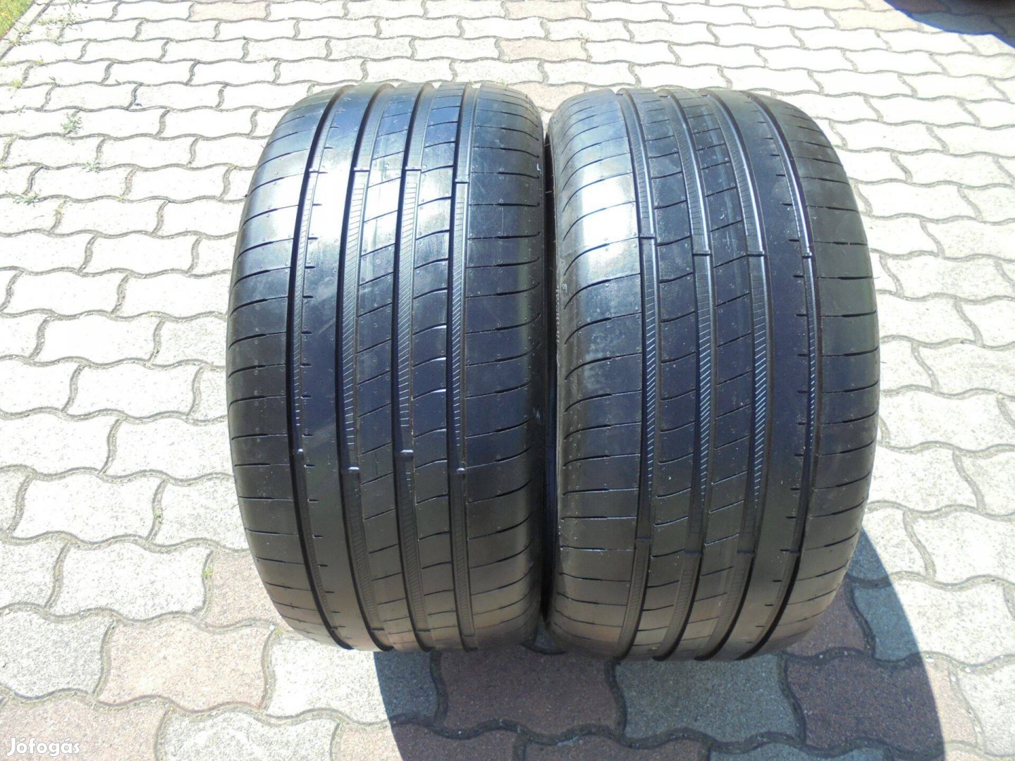 275/35 R 19-es BMW gyári első szerelésű nyári gumi eladó