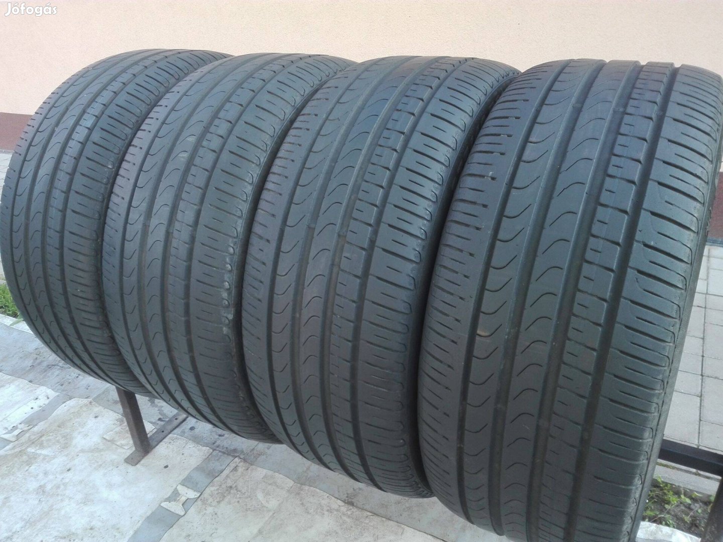 275/40R21 Pirelli nyári gumi garnitúra 275/40 r21