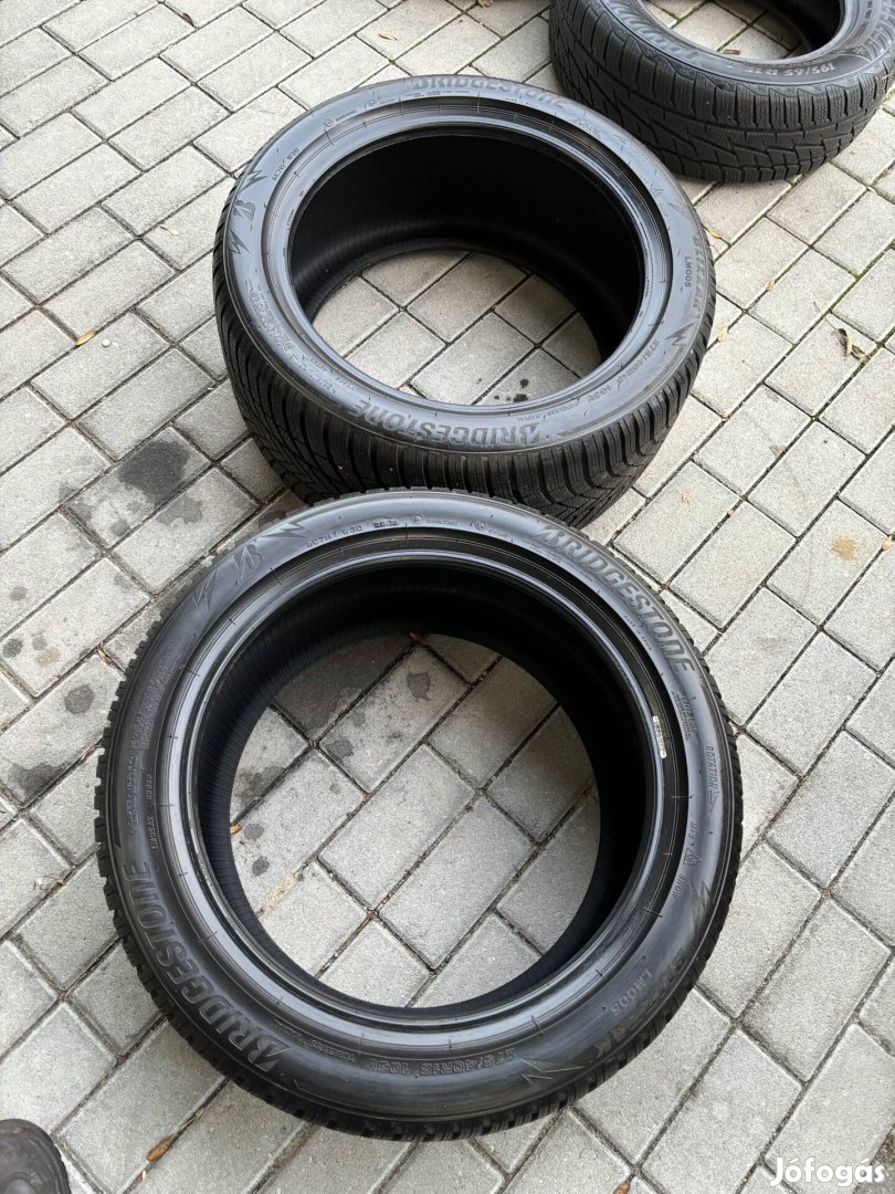 275/40 R18 Bridgestone téligumi