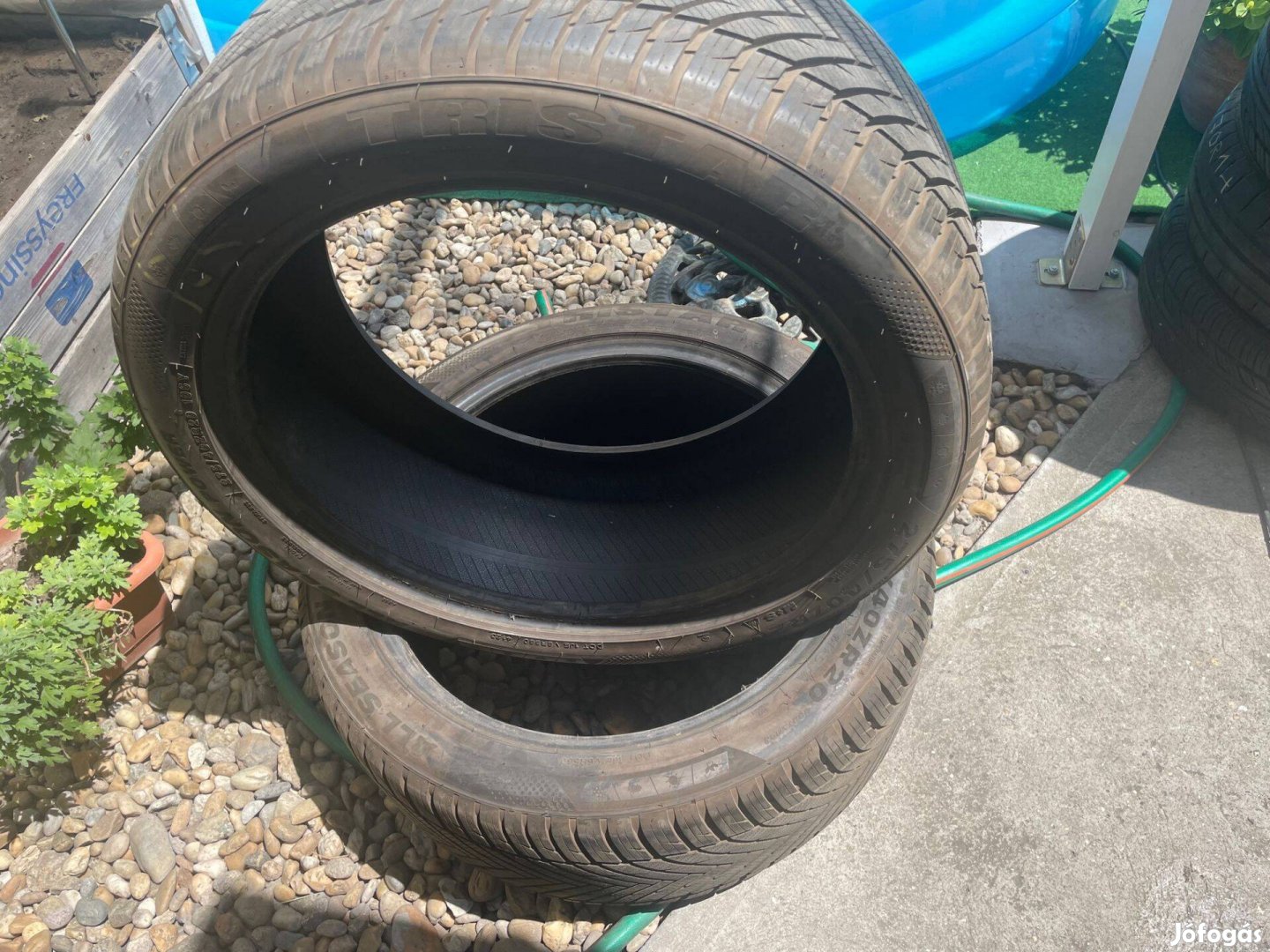 275/40 R20 méretű jó állapotú négyévszakos gumipár eladó