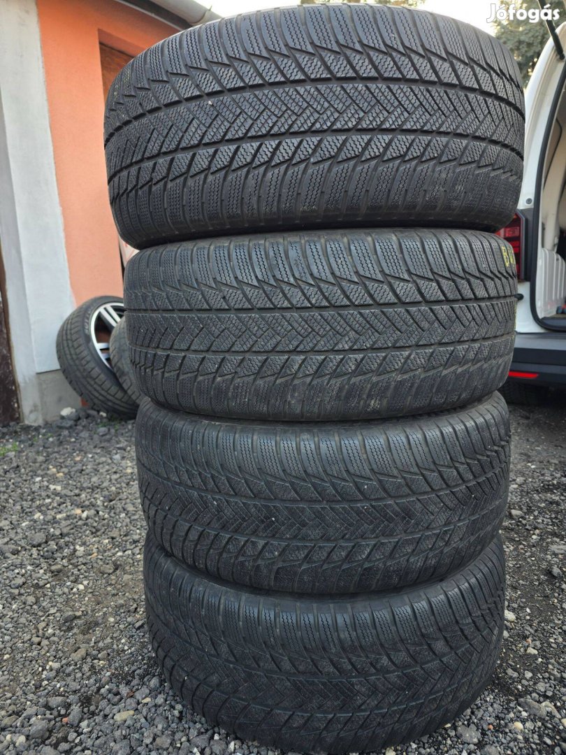 275/45 R20 Bridgestone defekttűrő téli gumi garnitúra 275/45R20