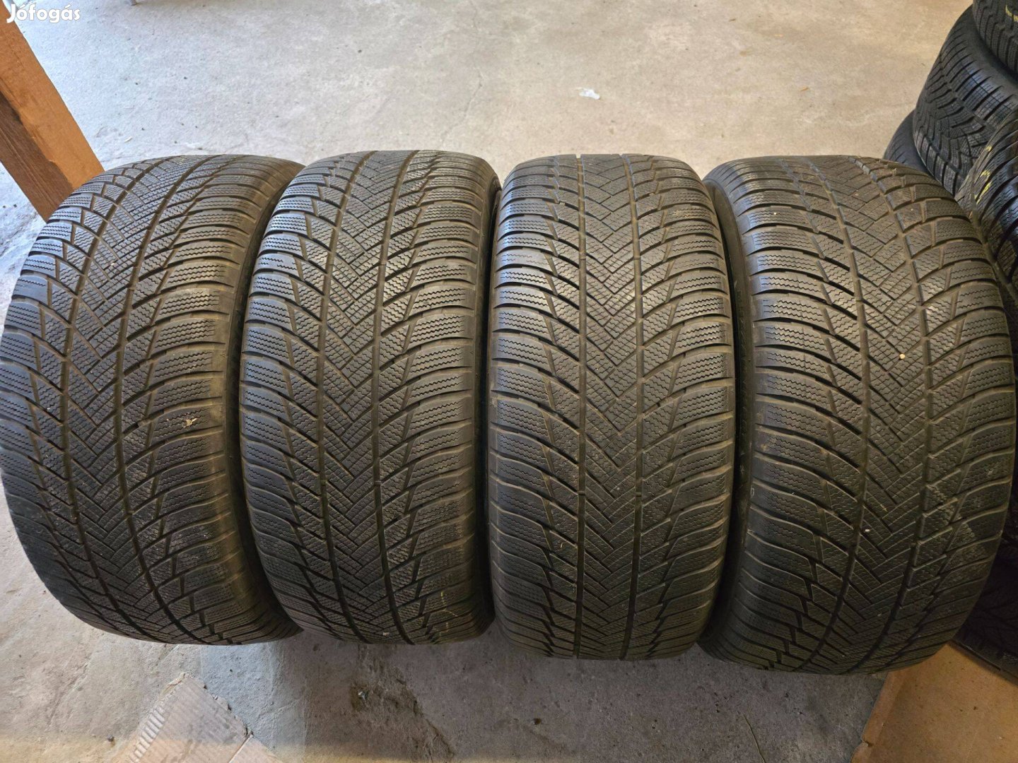275/45 R20 Bridgestone defekttűrő téli gumi garnitúra 275/45R20