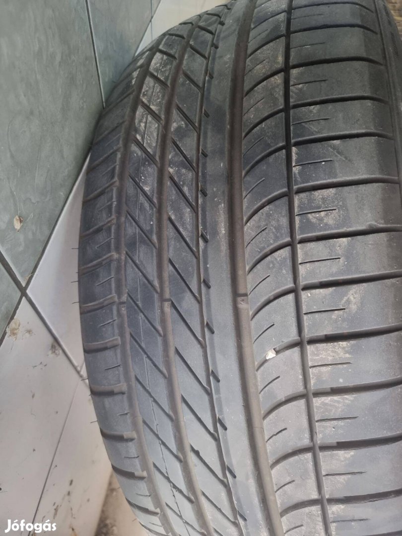 275/45 R20 Goodyear autógumi