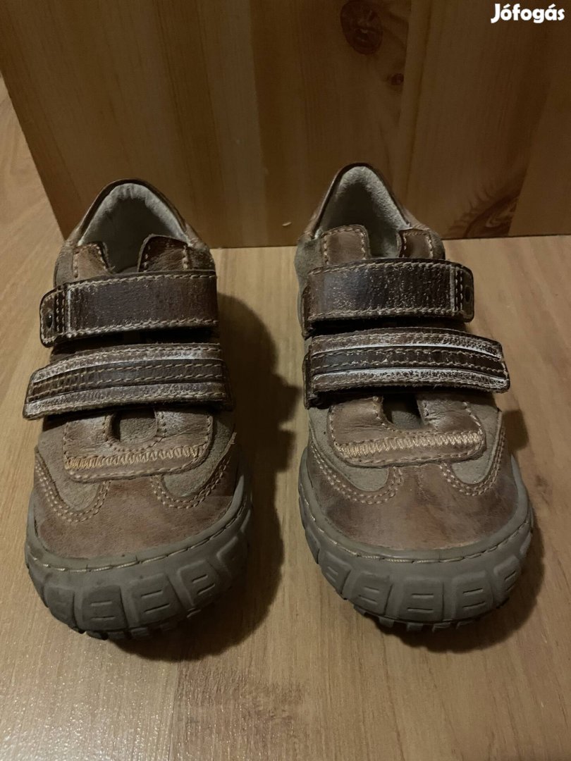 27-es kisfiú utcai cipő eladó 27