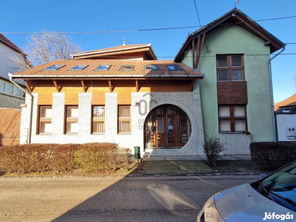 280 nm-es iroda kiadó Cegléd