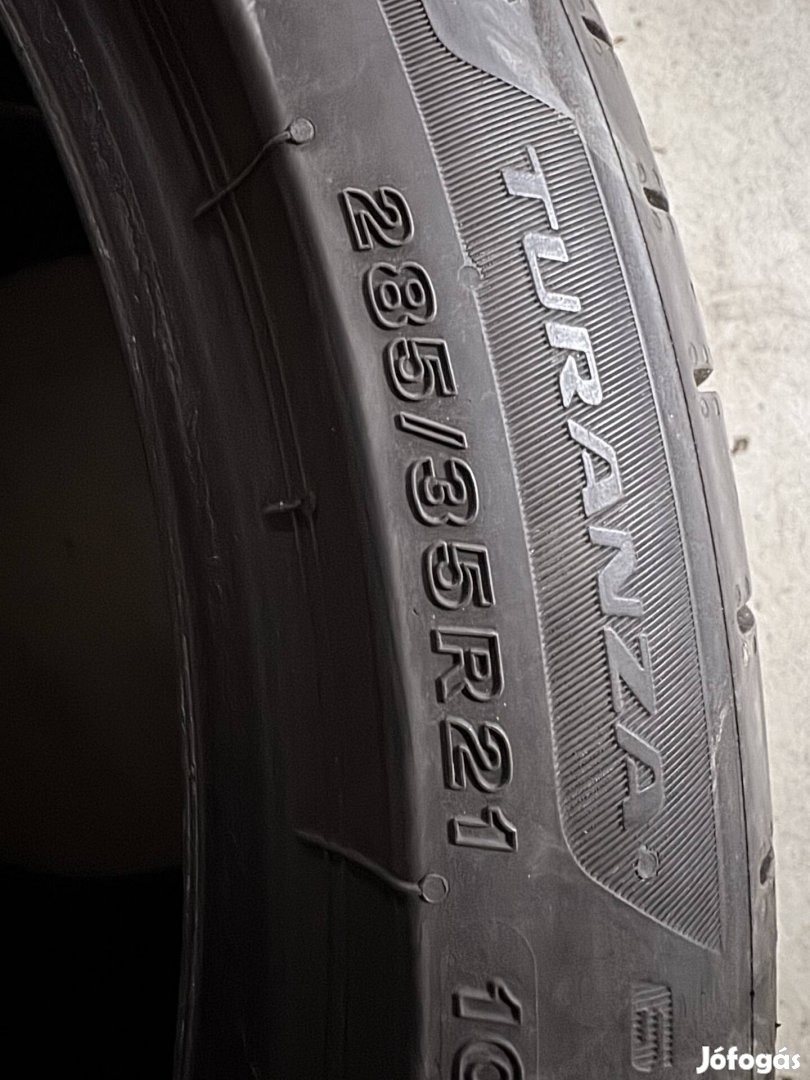 285/35 R21  Autogumi 