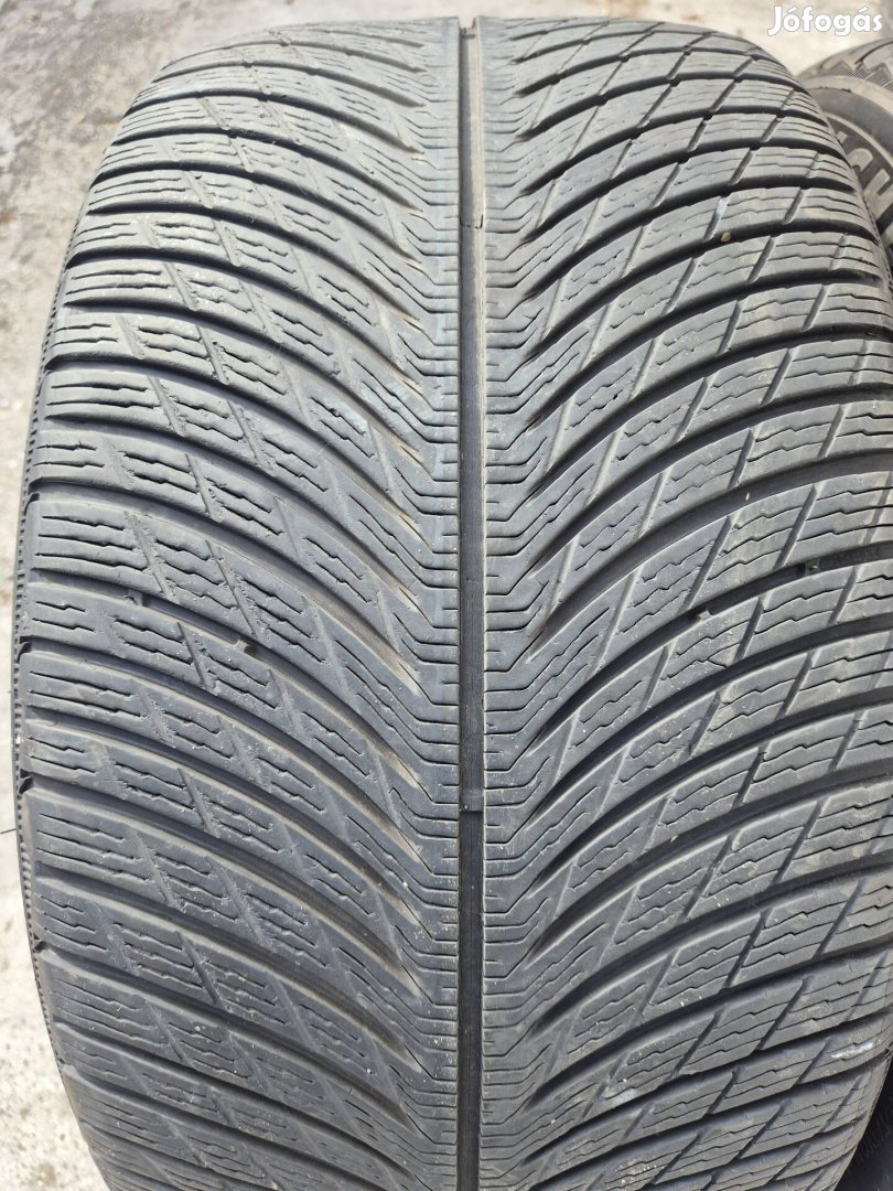 285/40R19 Michelin Alpin5