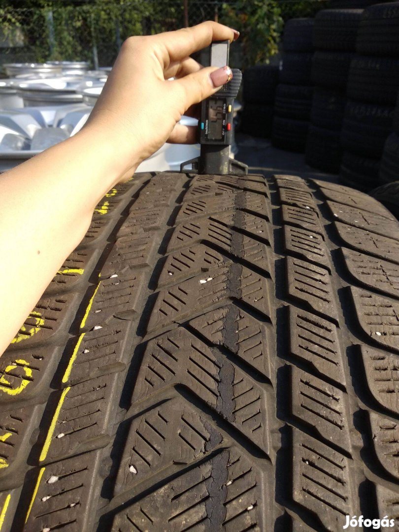 285/40 R21 Pirelli téli gumi 30000ft a 4db/186/