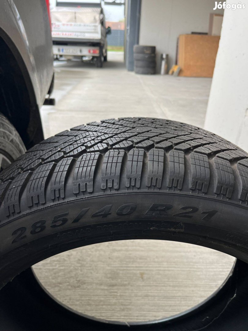 285/40 R21 Téli Gumiabroncs