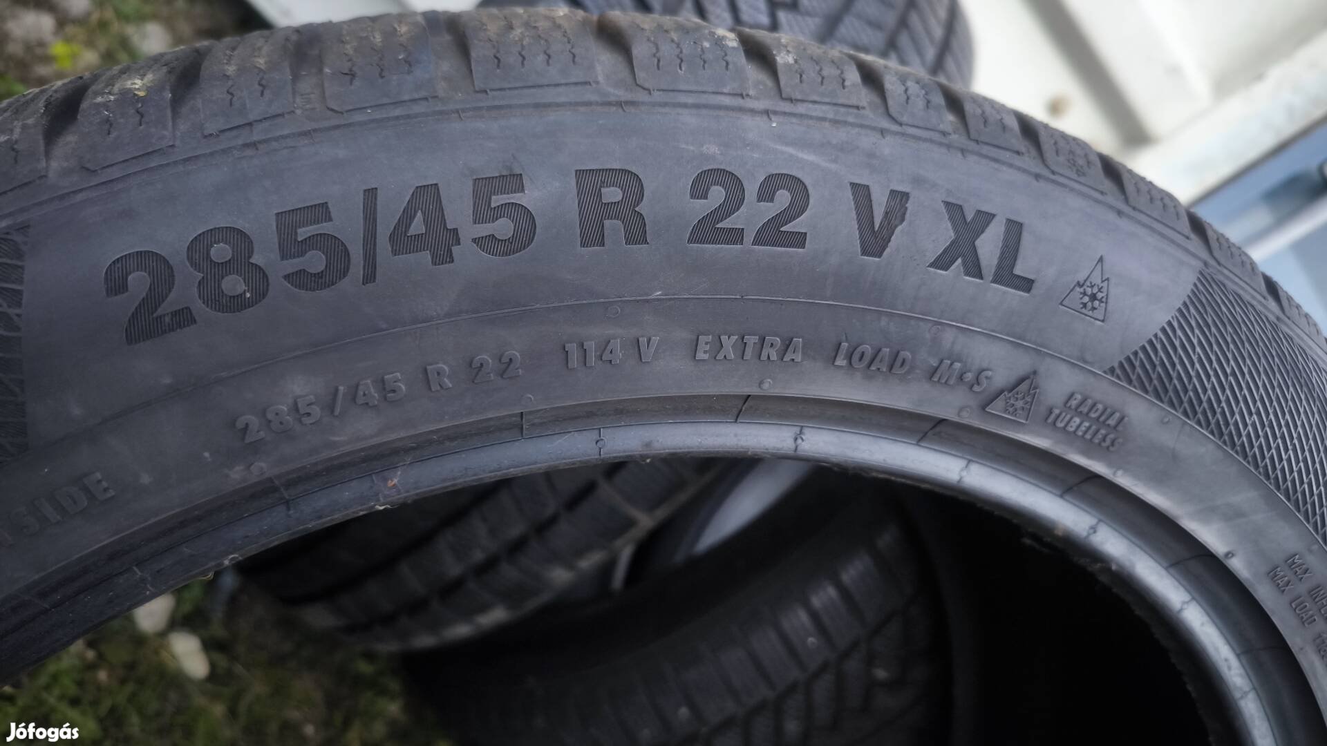 285/45R22 continental téligumi