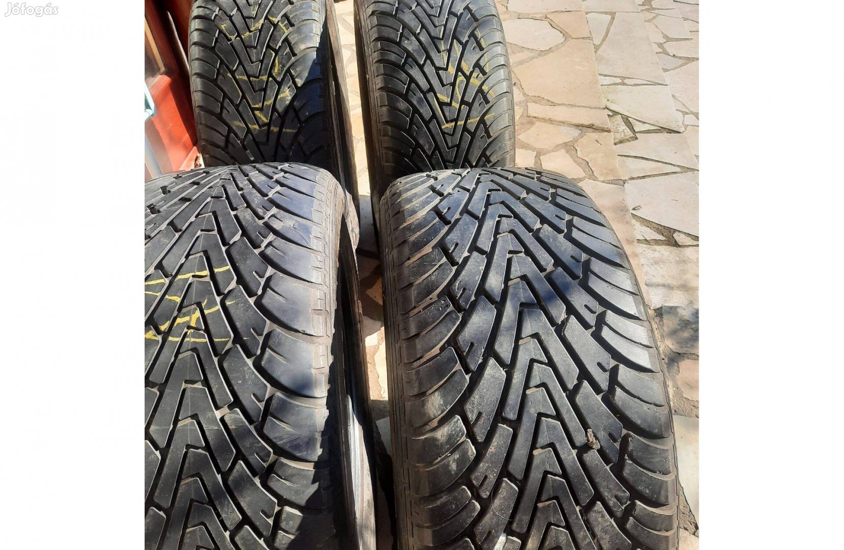 285/55 R18 Goodyear Wrangler 4db nyári gumi együtt 5e Ft