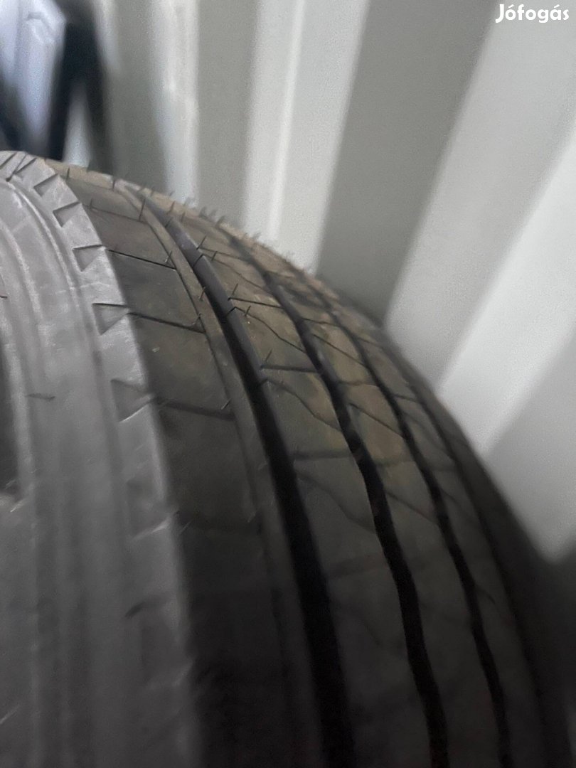 285/70-19,5 Új Hankook kormányzott kerékre 2db elado!