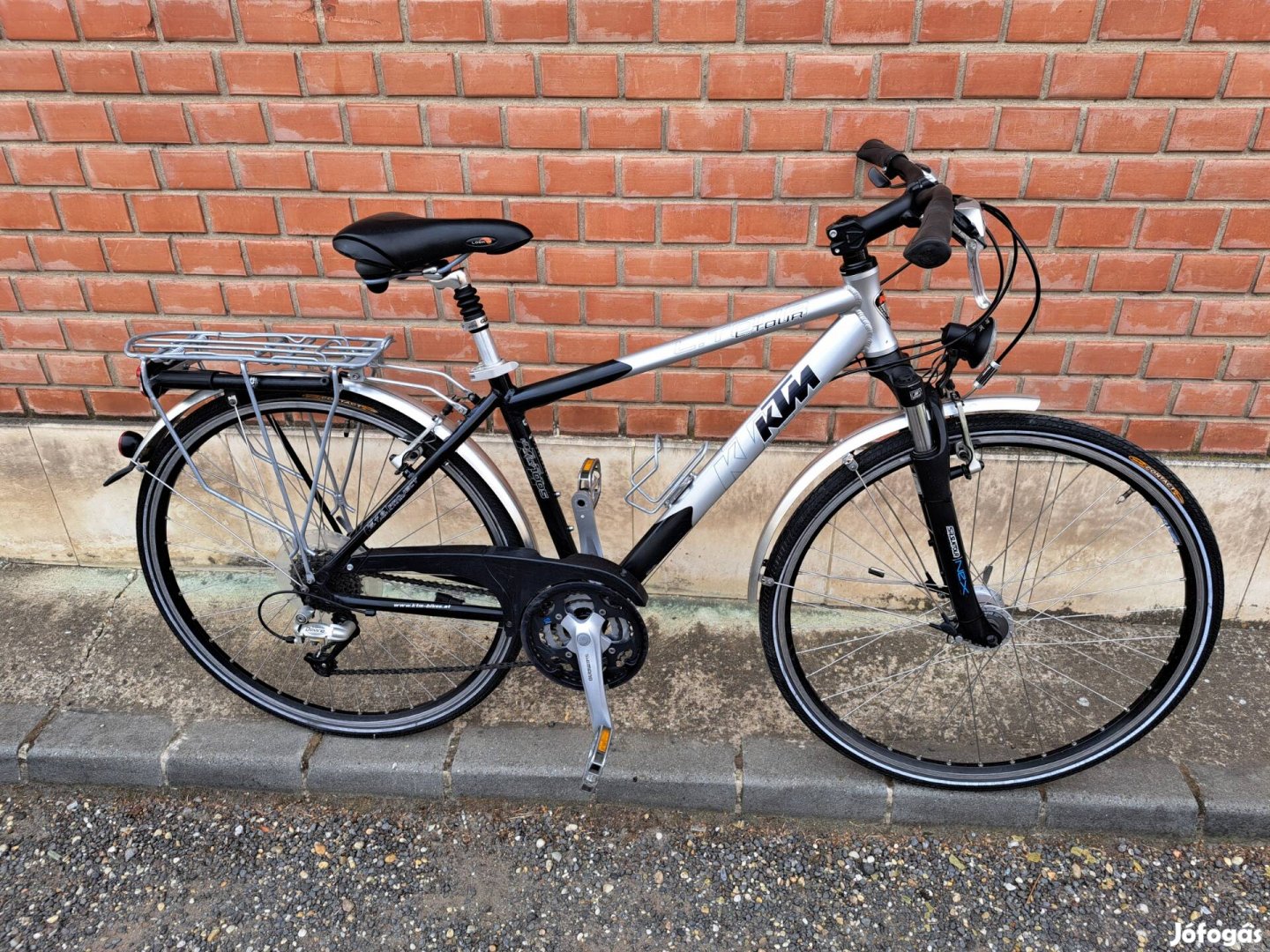 28 KTM férfi trekking aluváz agydinamo 46cm vázméret 