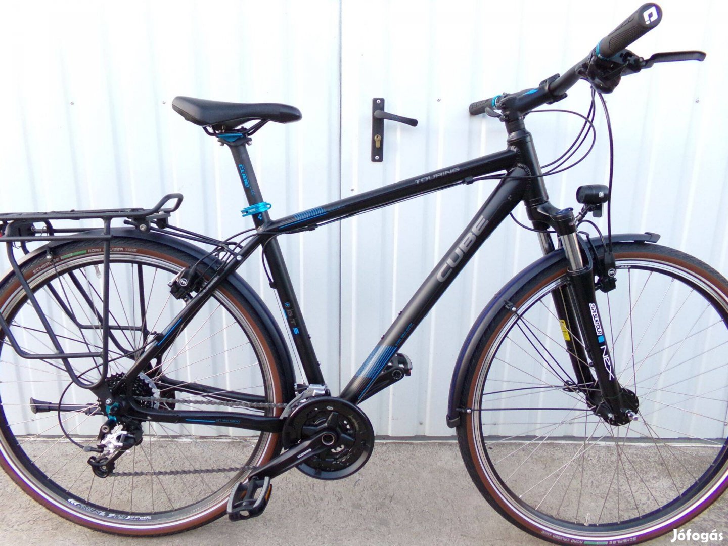 28" Cube Touring GTS hidr.fék, agydinamó, 3x9. férfi trekking Új csak